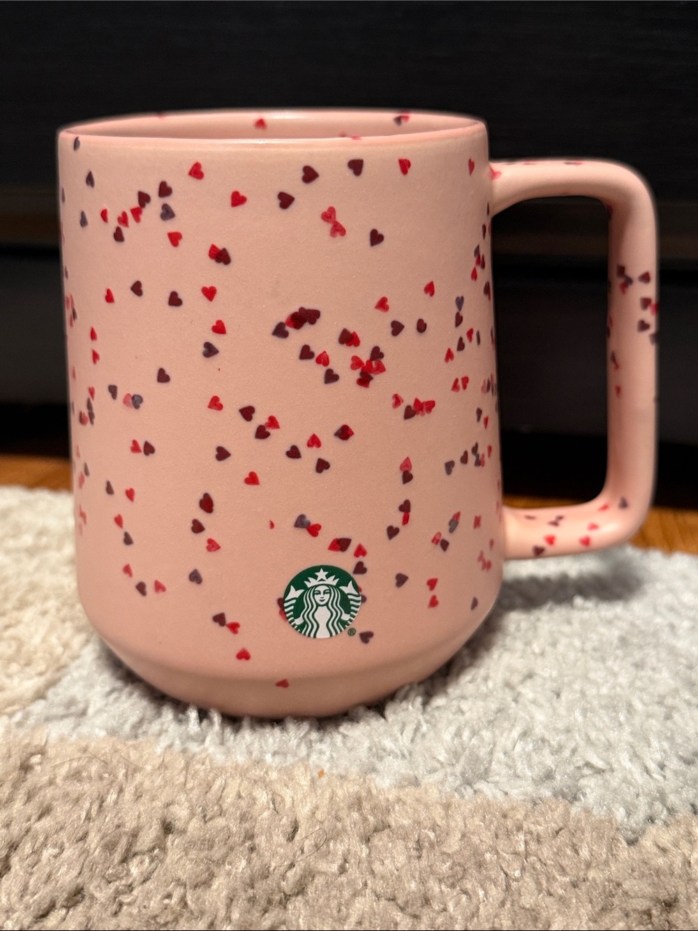 Starbucks 2019 Valentine’s Day 14 oz mug, confetti hearts, pink EUC!